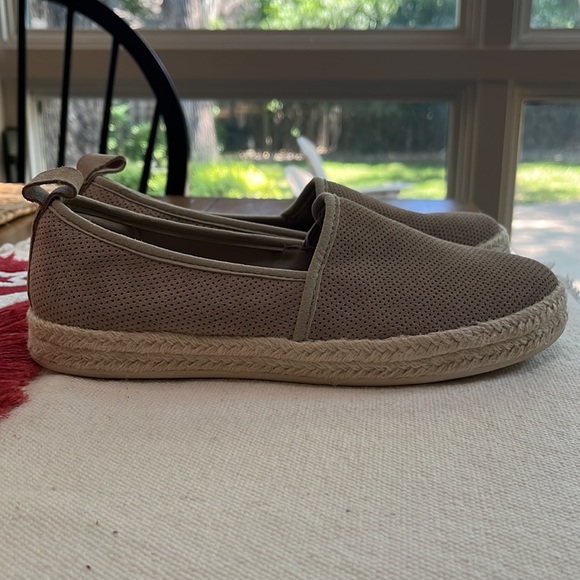 Clarks collection soft cushion suede espadrilles 7.5 - Picture 2 of 6
